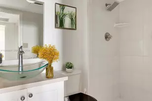 20100 W Country Club Dr, Aventura, FL 33180 - Photo 16