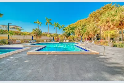 8290 Lake Dr #236, Doral, FL 33166 - Photo 4