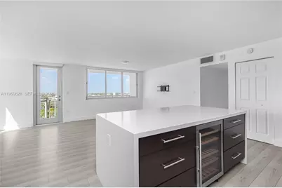 7135 Collins Ave #1025, Miami Beach, FL 33141 - Photo 10