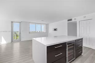 7135 Collins Ave, Miami Beach, FL 33141 - Photo 10