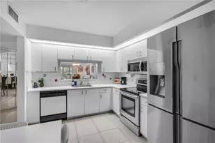901 SW 141st Ave, Pembroke Pines, FL 33027 - Photo 10