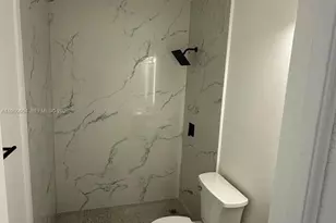 725 SW 11th Ave, Hallandale Beach, FL 33009 - Photo 16