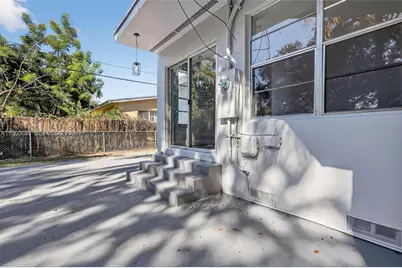 870 NE 144th St, North Miami, FL 33161 - Photo 18