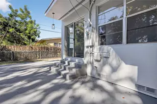 870 NE 144th St, North Miami, FL 33161 - Photo 18