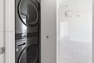 90 SW 3rd St #2408, Miami, FL 33130 - Photo 16
