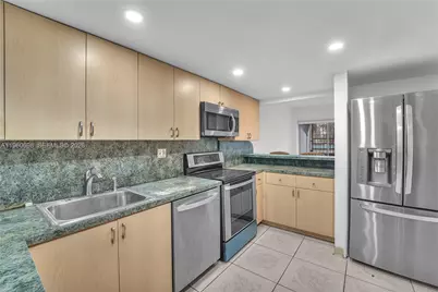 8775 Park Blvd #112, Miami, FL 33172 - Photo 14