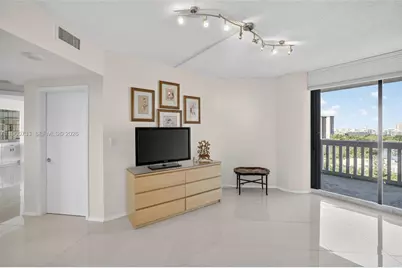 2000 Island Bl #1109, Aventura, FL 33160 - Photo 56