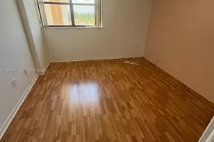 900 NE 195th St, Miami, FL 33179 - Photo 14