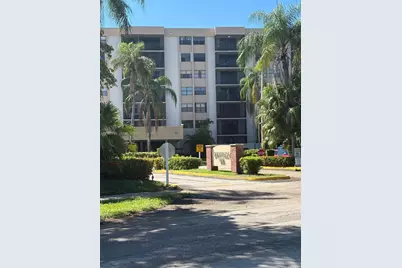 900 NE 195th St #702, Miami, FL 33179 - Photo 2