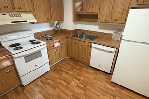 900 NE 195th St, Miami, FL 33179 - Photo 10