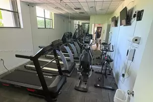 900 NE 195th St, Miami, FL 33179 - Photo 24