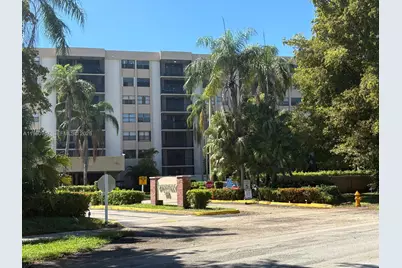 900 NE 195th St #702, Miami, FL 33179 - Photo 1