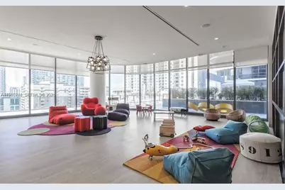 45 SW 9th St #1805, Miami, FL 33130 - Photo 16