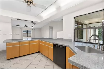 4264 NW 95th Ter, Sunrise, FL 33351 - Photo 4