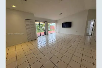 8273 NW 188th Ter, Hialeah, FL 33015 - Photo 12
