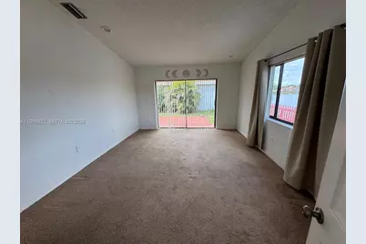 8273 NW 188th Ter, Hialeah, FL 33015 - Photo 16