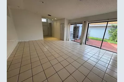 8273 NW 188th Ter, Hialeah, FL 33015 - Photo 8