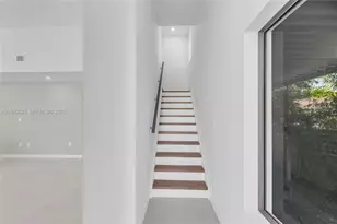 3204 Plaza St, Miami, FL 33133 - Photo 10