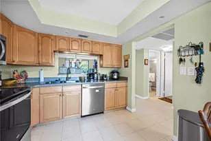 1101 Colony Point Cir, Pembroke Pines, FL 33026 - Photo 8