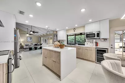 311 NW 101st Ter, Coral Springs, FL 33071 - Photo 26