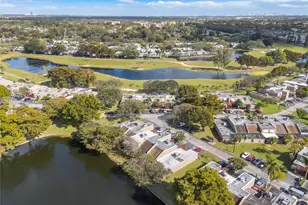 10911 N Lakeview Dr, Pembroke Pines, FL 33026 - Photo 28