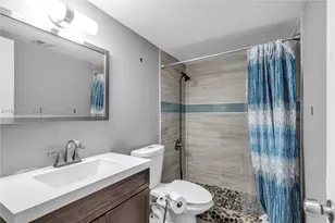 10911 N Lakeview Dr, Pembroke Pines, FL 33026 - Photo 18
