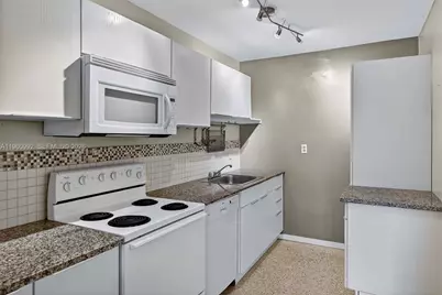 8640 NE 2nd Ave, El Portal, FL 33138 - Photo 16
