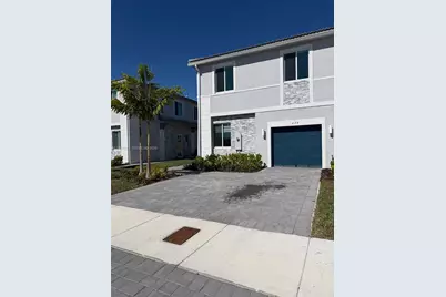 679 SE 13th St Cir #679, Homestead, FL 33034 - Photo 2