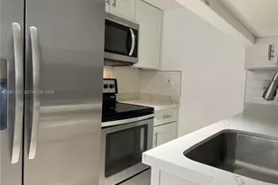 8609 SW 68th Ct, Pinecrest, FL 33143 - Photo 4