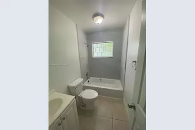 933 NE 38th St #2-3, Oakland Park, FL 33334 - Photo 6