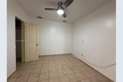 200 W 53rd Ter, Hialeah, FL 33012 - Photo 10