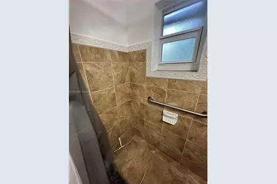 200 W 53rd Ter, Hialeah, FL 33012 - Photo 24