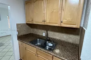 200 W 53rd Terrace, Hialeah, FL 33012 - Photo 18