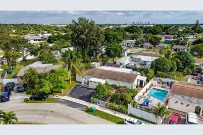2200 SW 42nd Way, Fort Lauderdale, FL 33317 - Photo 4