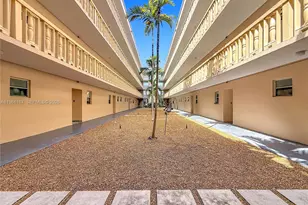 410 SE 2nd St, Hallandale Beach, FL 33009 - Photo 24