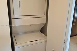 325 S Biscayne Blvd, Miami, FL 33131 - Photo 16