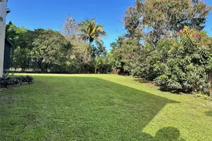 8801 SW 9th Ct, Pembroke Pines, FL 33025 - Photo 8