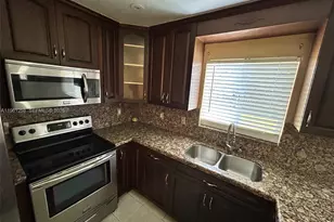 8801 SW 9th Ct, Pembroke Pines, FL 33025 - Photo 34