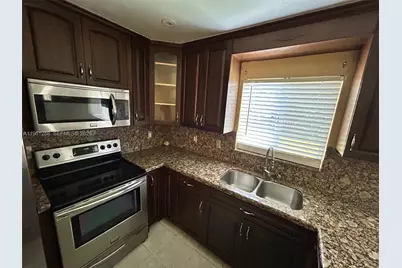 8801 SW 9th Ct, Pembroke Pines, FL 33025 - Photo 32