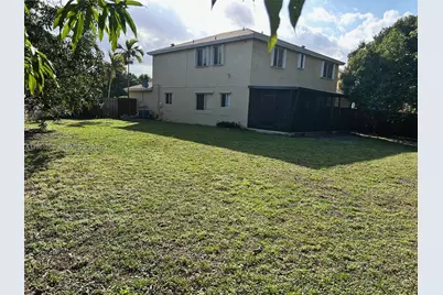 8801 SW 9th Ct, Pembroke Pines, FL 33025 - Photo 10
