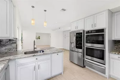 20205 W Oak Haven Cir, Miami, FL 33179 - Photo 8