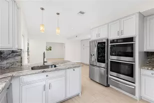 20205 W Oakhaven Cir, Miami, FL 33179 - Photo 8