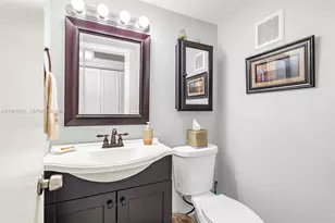 2051 N Newport N, Deerfield Beach, FL 33442 - Photo 10