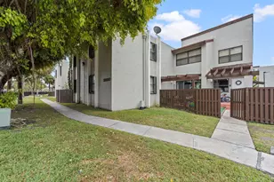 10020 NW 9th St Cir, Miami, FL 33172 - Photo 1