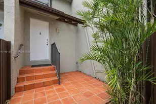 10020 NW 9th St Cir, Miami, FL 33172 - Photo 4