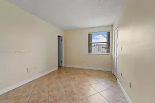 10020 NW 9th St Cir, Miami, FL 33172 - Photo 18