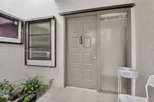 8200 Whispering Palm Dr, Boca Raton, FL 33496 - Photo 4