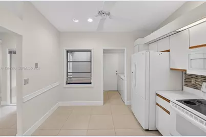 8200 Whispering Palm Dr, Boca Raton, FL 33496 - Photo 12