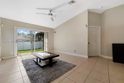 200 NW 75th Ter, Plantation, FL 33317 - Photo 2