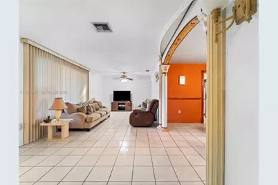 811 NW 112th St, Miami, FL 33168 - Photo 4